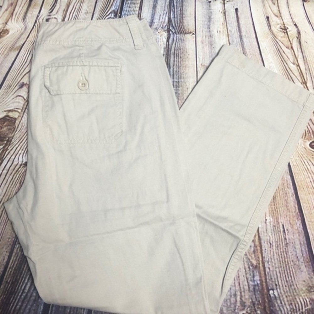 Bass khaki pants.